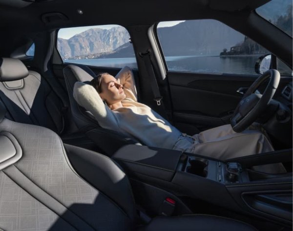 BYD Atto 2 BEV: Ukázka polohy předního sedadla Atto 2 BEV